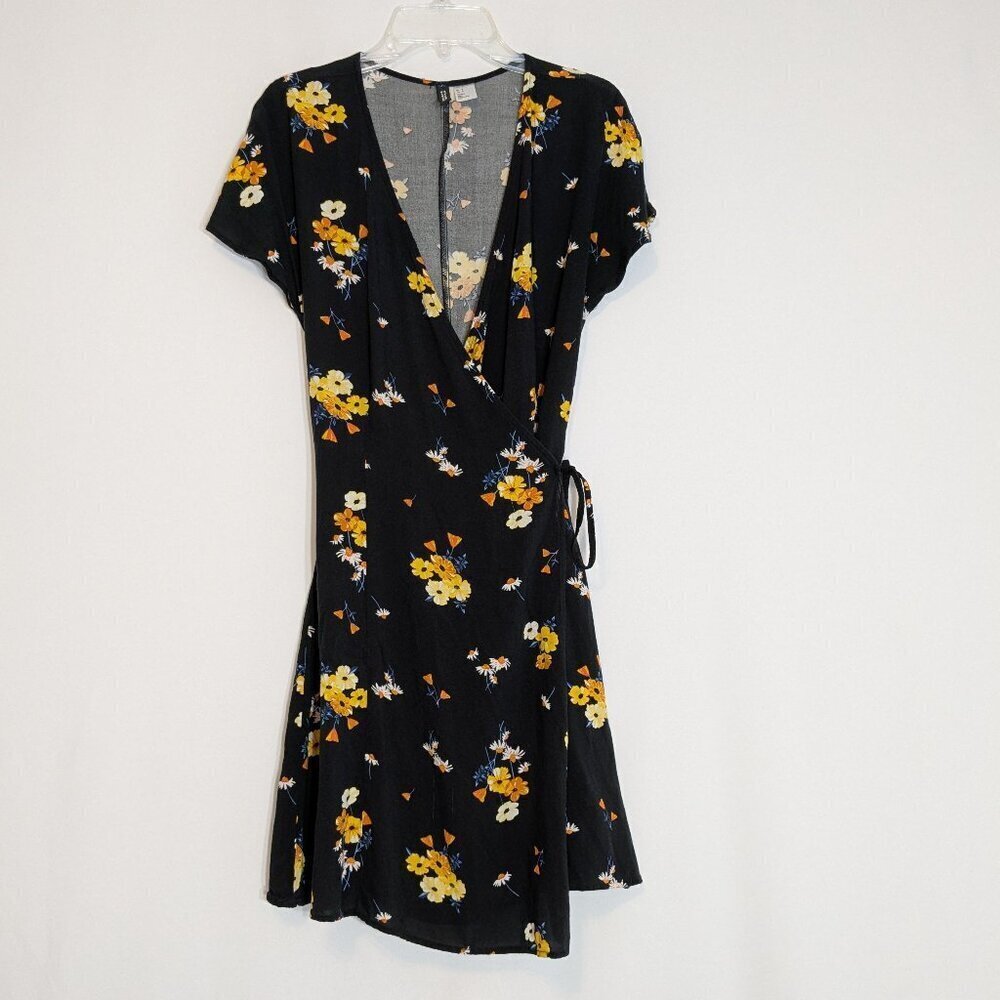 H&M DIVIDED Black/Yellow Floral Short Sleeve Fit & Flare Short Wrap Dress Size 6